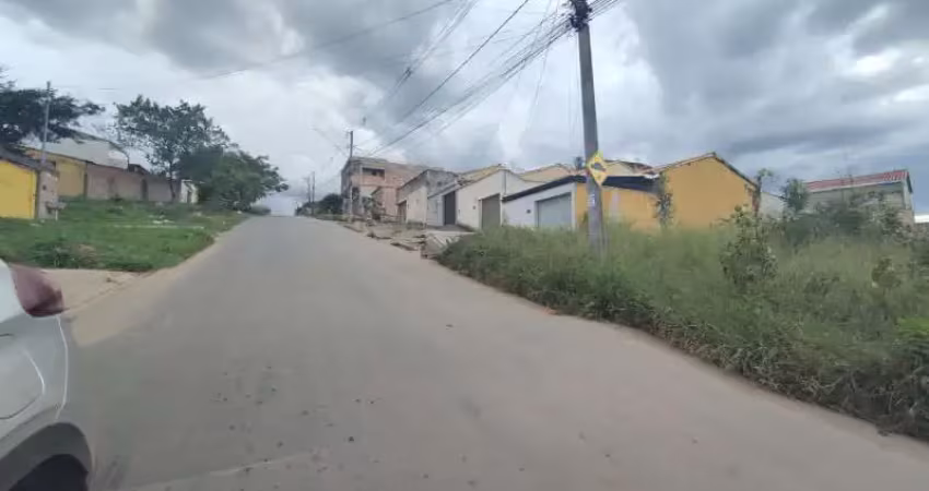 Excelente lote do lado de cima da rua com 360 metros, recanto verde esmeraldas
