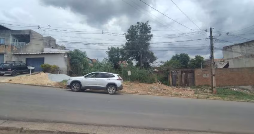EXCELENTE LOTE DO LADO DE CIMA DA RUA COM 450METROS, RECANTO VERDE ESMERALDAS