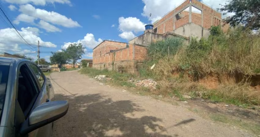 EXCELENTE LOTE DO LADO DE CIMA DA RUA COM 360 METROS, RECANTO VERDE ESMERALDAS