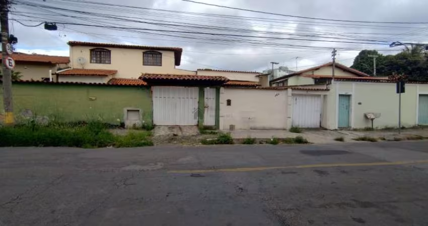 LINDA CASA COM 03 QUARTOS  NO MONTE CASTELO EM CONTAGEM