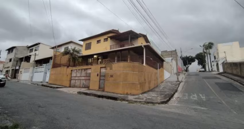 LINDA CASA EM MEIO LOTE 03 QUARTOS NO SANTA HELENA CONTAGEM