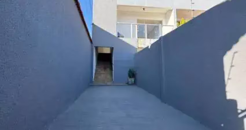 Linda casa geminada 03 quartos com suate no bairro niteroi em betim