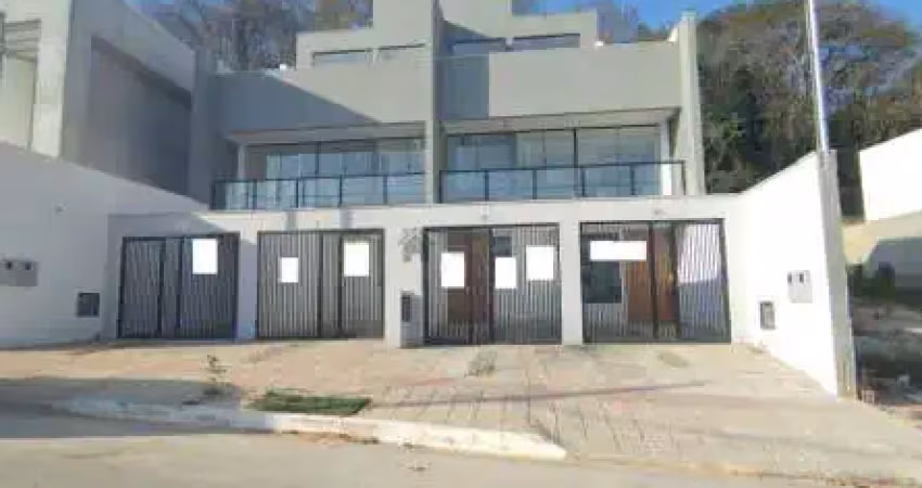 Linda casa geminada 03 quartos com suate no guaruja mansa•es em betiim