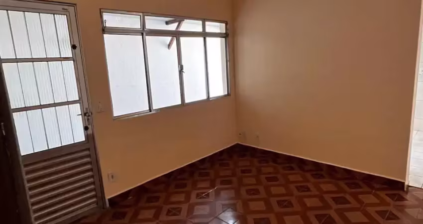 Casa à venda no Jardim Miriam, em Suzano/SP.