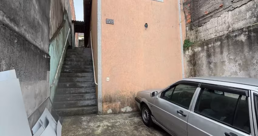 Casa térrea com excelente distribuição e boa localização no bairro jardim revista.