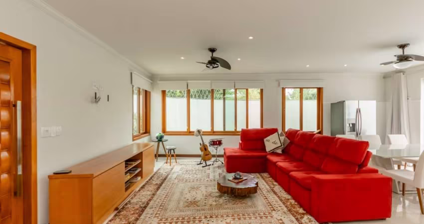 Elegante sobrado para venda com 3 quartos, sendo 1 suíte, 247m²