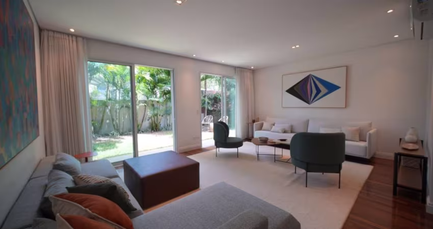 Confortável casa em condomínio para venda com 4 quartos, sendo 4 suítes, 334m²
