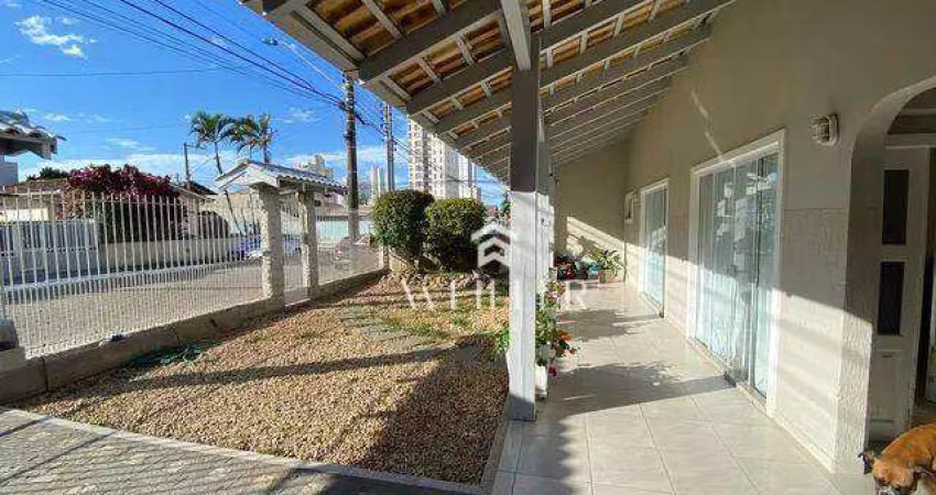 Casa com 3 dormitórios à venda, 340 m² por R$ 1.790.000,00 - Fazenda - Itajaí/SC
