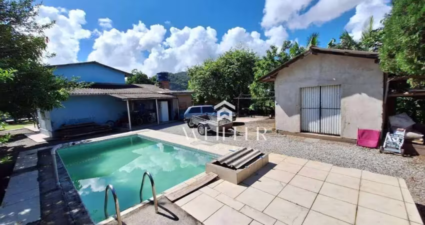 Terreno com 1.340m² localizado no bairro Espinheiros