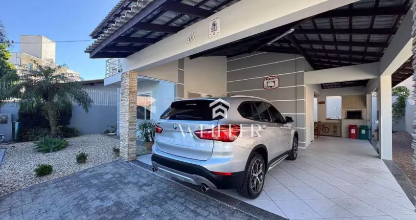 Ampla Casa com 3 dormitórios à venda, sendo 01 suíte com closet, com 154 m² por R$ 1.500.000 - Centro - Itajaí/SC