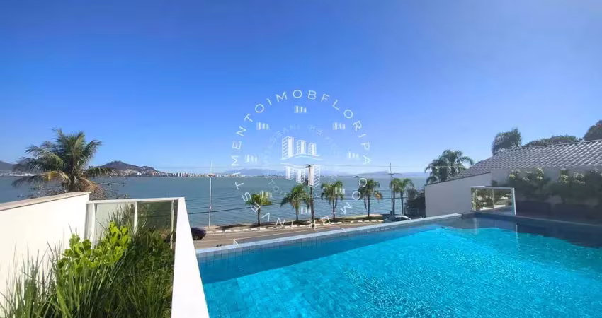 Apartamento novo, com amplo espaço interno, condomínio frente mar do cacupé