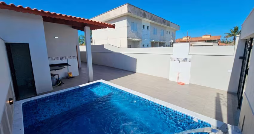 Casa à venda em Itanhaém Bopiranga com 3 dorm, LADO PRAIA e PISCINA com preços À PARTIR de R$ 474.900 mil!