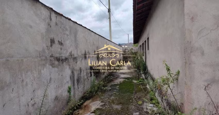 Casa semi-acabada à venda em Mongaguá com 2 dorm, 1 suíte por APENAS R$ 140 MIL!!