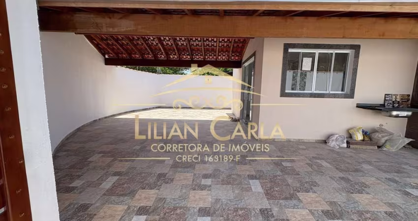 Casa à venda em Itanhaém com 2 dorm, 1 suíte e piscina. Casa 1 por R$ 349.000,00 e Casa 2 por R$ 369.000,00
