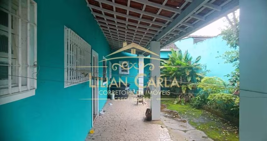 Casa à venda em Peruíbe com 2 dorm, 1 suíte, quintal com 4 vagas por APENAS R$ 270 mil
