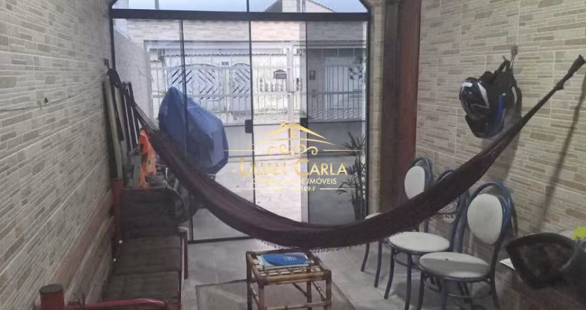 Casa à venda em Mongaguá com 2 dorm, 2 banheiros por apenas R$ 290 mil!