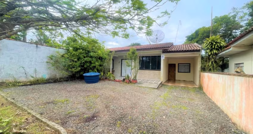 Casa com 3 quartos e Amplo Terreno para Venda no Bairro Bamerindus, localizado na cidade de Itapoá-SC.