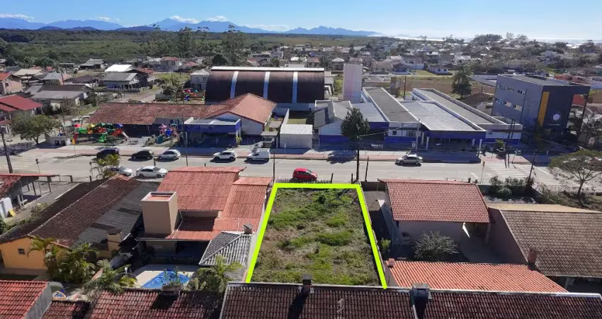 Terreno limpo, aterrado e murado para venda no bairro barra do saí, localizado na cidade de itapoá / sc.