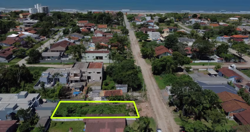 Terreno a 300 mts da praia no balneário praia das palmeiras, localizado na cidade de itapoá / sc.