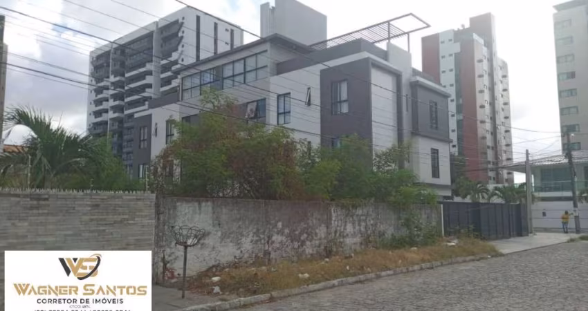 Permuta-se terreno bem localizado próximo ao Sal e Brasa Bessa murado.