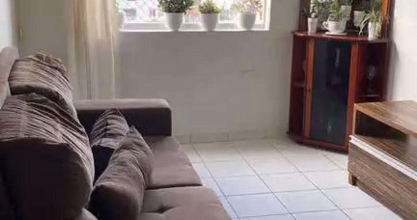 vende-se apartamento com 3 quartos em Intermarés com mobília.