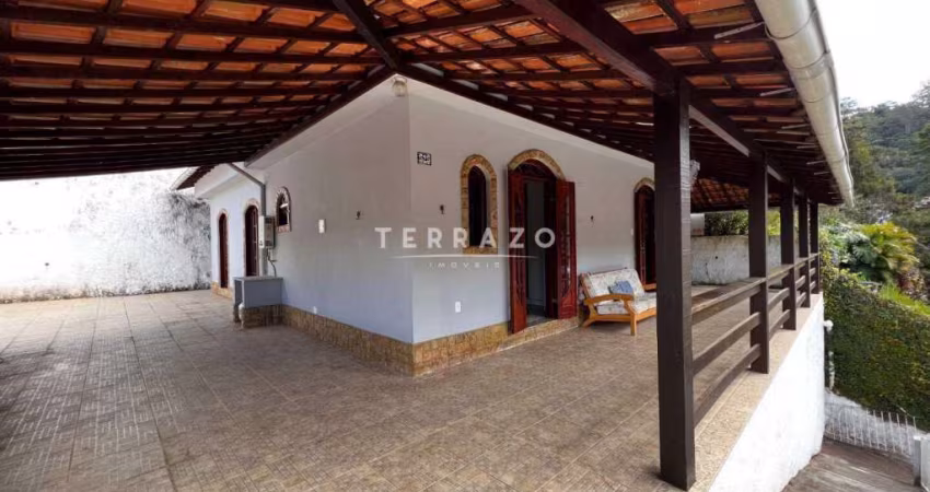 Casa à venda, 3 quartos, 1 suíte, 4 vagas, Pimenteiras - Teresópolis/RJ