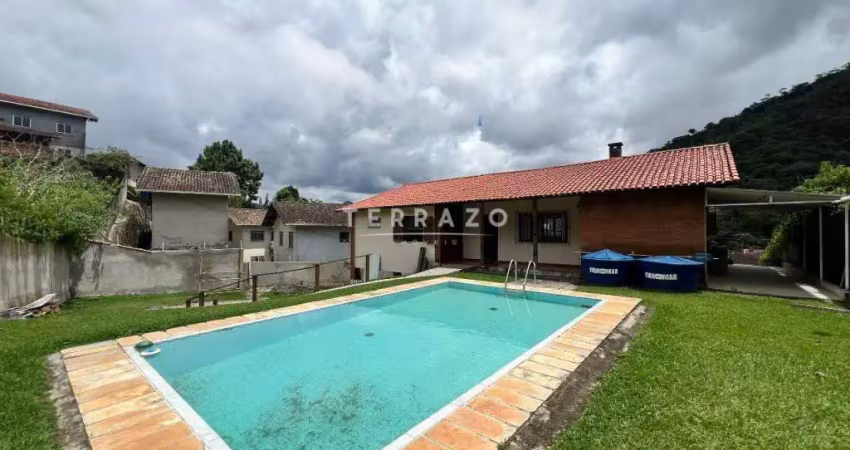 Casa à venda, 4 quartos, 2 suítes, 2 vagas, Jardim Meudon - Teresópolis/RJ
