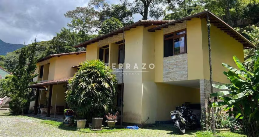 Casa 680m2 / 8 suítes / Cascata dos Amores /