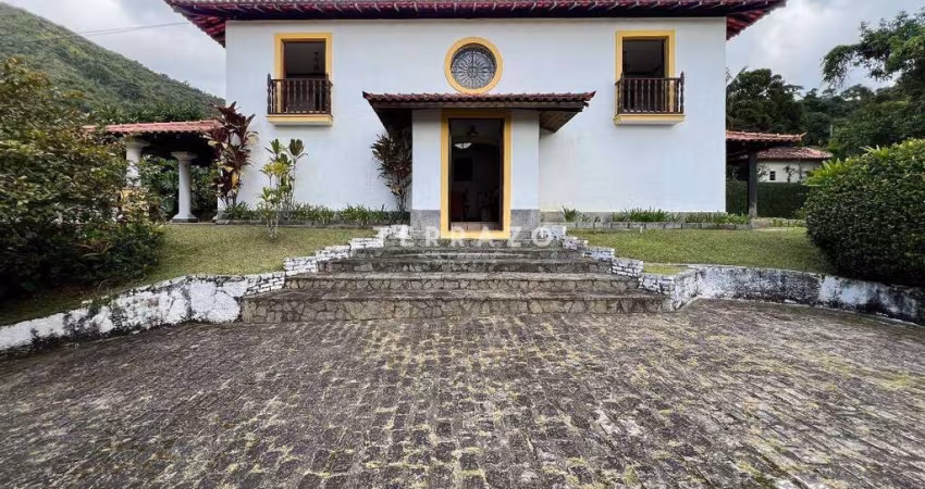 Casa à venda, 4 quartos, 4 suítes, 2 vagas, Iucas - Teresópolis/RJ