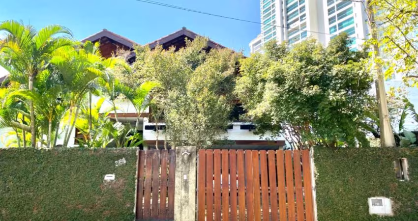 Luxuosa Residência à Venda no Exclusivo Condomínio Jardim das Colinas