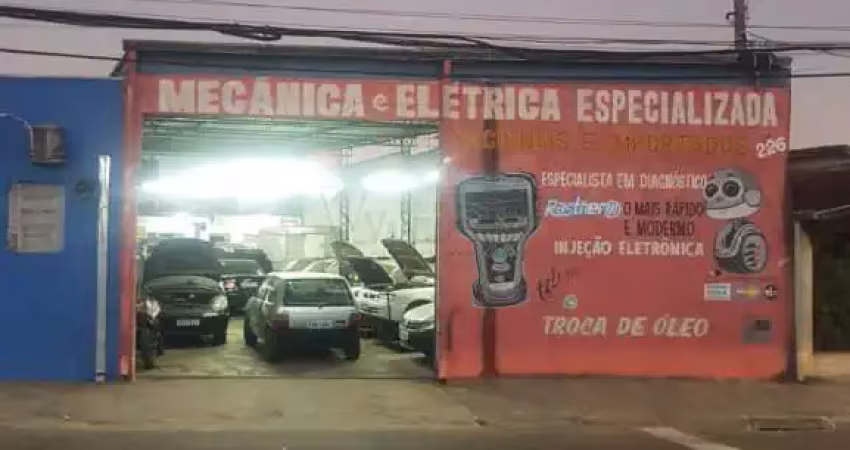 Seu novo espaço: sobrado comercial com galpão aberto à venda