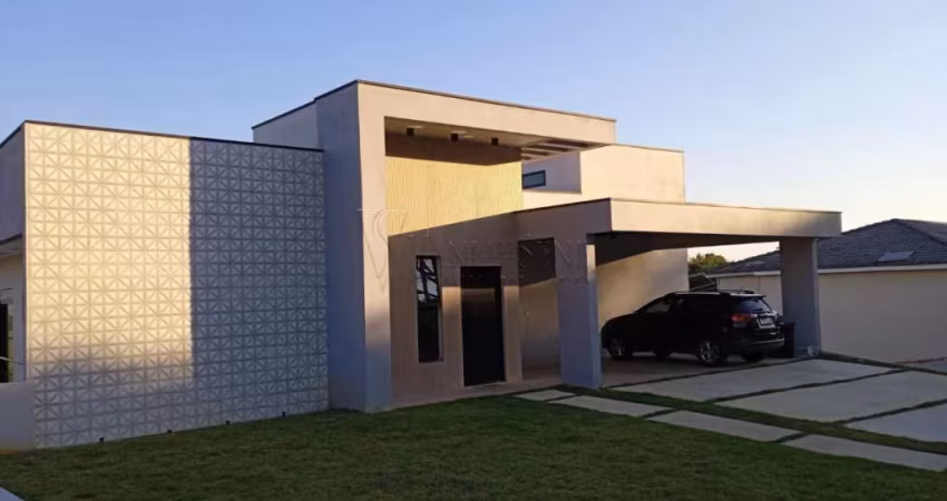 Sobrado à Venda no Condomínio Colinas do Parahyba - SJC
