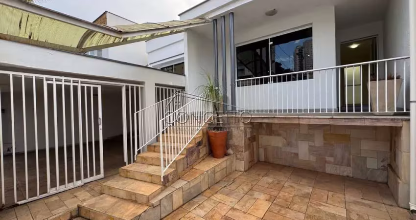 Casa comercial à venda no centro de piracicaba com 180 m² | 6 salas, 3 banheiros, 1 edícula e 3 vagas de garagem.