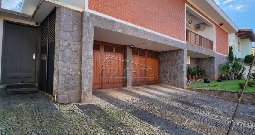 Sobrado à venda no bairro Cidade Jardim com 460 m² | 4 suítes, 5 vagas de garagem sendo 3 cobertas.