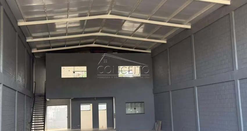 Barracão comercial para locação no bairro Morumbi com 366 ² | amplo salão, 2 banheiros e 4 vagas de estacionamento.