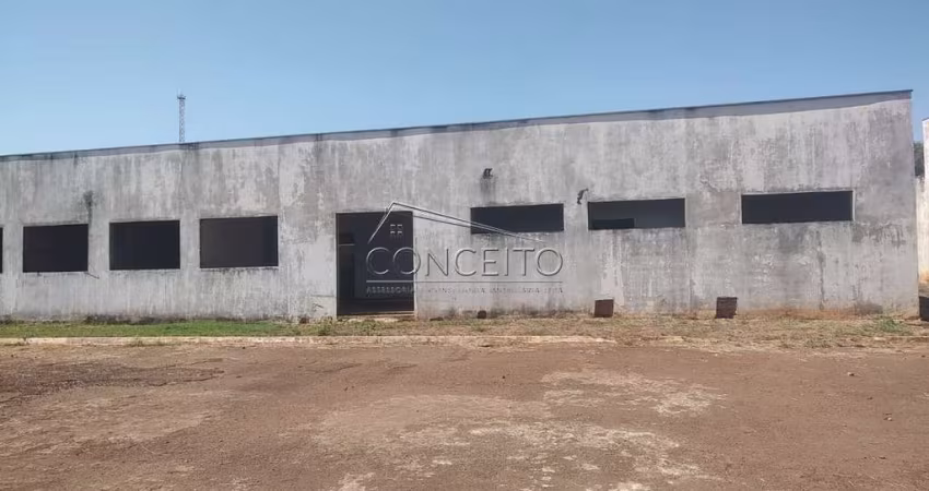 Barracão à venda no bairro Tanquinho com 447m² de área construída.