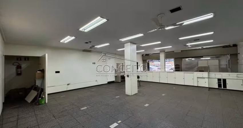 Ponto comercial à venda no centro com 388 m² | amplo salão, 5 salas, 4 banheiros e cozinha.