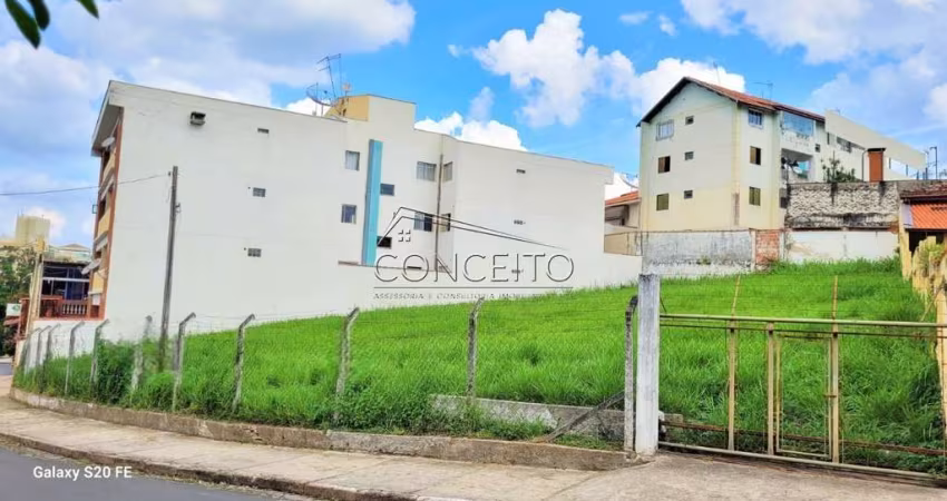 Terreno à venda em Águas de São Pedro com 783 m² de área total.