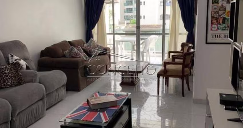 Apartamento à venda no Edifício Flávia no Guarujá, com 140 m² | 3 dormitórios, sendo 1 suíte com banheira, 1 vaga de garagem e a 50 metros da praia.