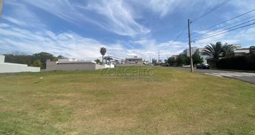 Terreno de esquina à venda no condomínio Damha com 420 m² de área total.
