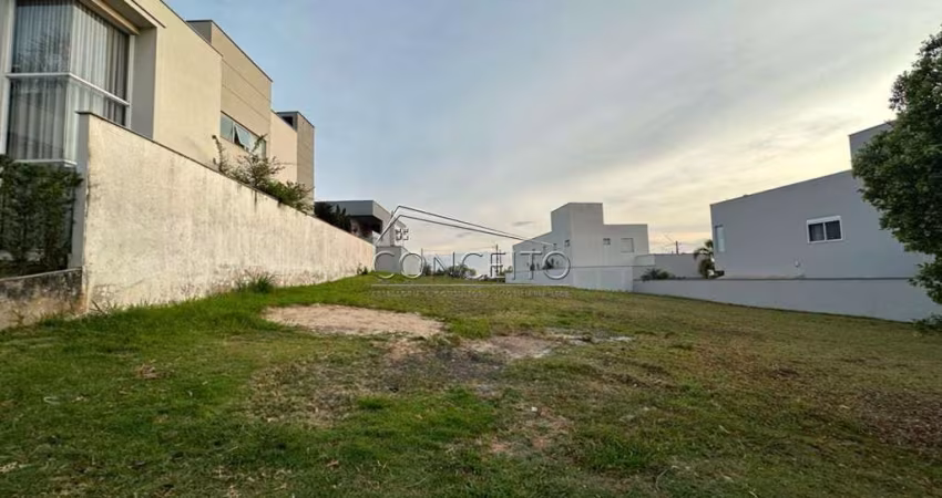 Terreno à venda no condomínio Damha com 385 m² de área total.