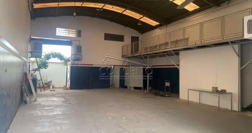 Barracão à venda no bairro piracicamirim com 230 m² | 2 salas, 3 banheiros e 3 vagas de estacionamento.