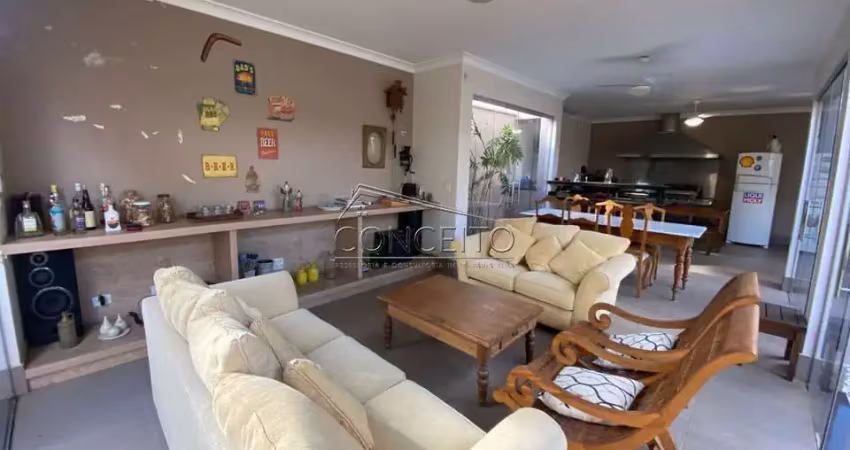 Sobrado para locação e venda no centro de Piracicaba com 460m² | 4 dormitórios sendo 1 suíte e 6 vagas de garagem.