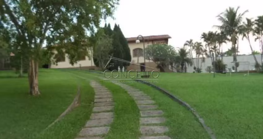 Chácara à venda no condomínio colinas do piracicaba com 452 m² | 3 casas, piscina, espaço gourmet e amplo quintal.