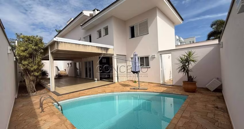 Sobrado para locação no Condomínio Residencial Damha com 330 m² | 4 suítes, sendo 1 com varada e 4 vagas de garagem, sendo 2 cobertas.