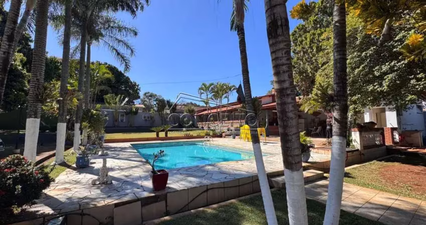 Chácara disponível para venda ou locação no bairro dois córregos com 230 m² | 3 dormitórios, sendo 1 suíte, piscina, campo de futebol e 10 vagas.