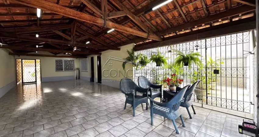 Sobrado à venda no bairro são judas com área construída de 273,60 m² | 3 dormitórios, sendo 1 suíte e 4 vagas cobertas.