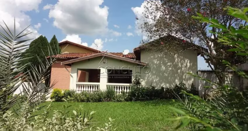 Casa térrea à venda em águas de são pedro com área construída de 88 m² | 2 dormitórios, quintal gramado e 2 vagas de garagem.