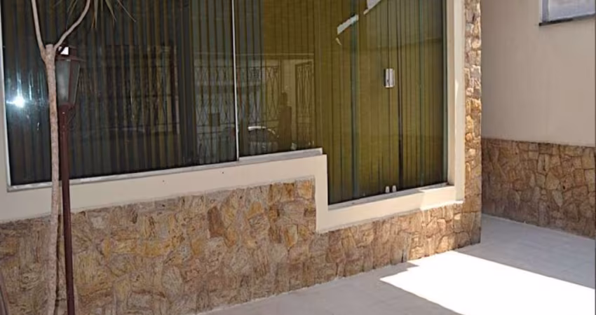 Casa com 3 dormitórios para alugar, 155 m² por R$ 3.300,00 - Medeiros - Jundiaí/SP