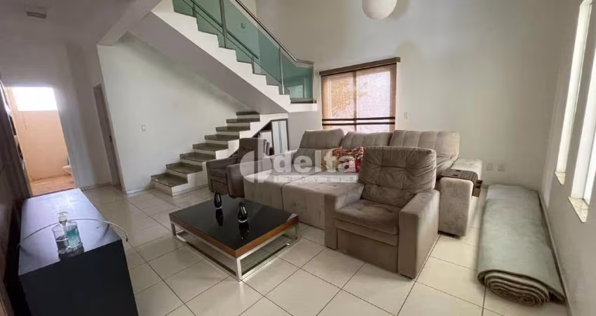 Casa residencial disponível para locação no bairro Jardim Karaíba em Uberlândia-MG